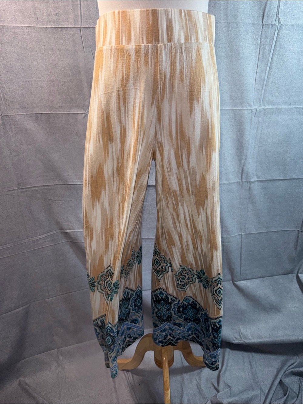 2230-French Laundry Beige Wide-Leg Palazzo Pants with Blue Border